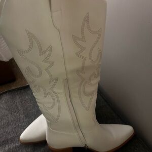 White Western-Style Women's Boots
